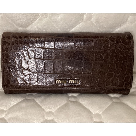 Miu Miu authentic wallet in brown alligator embossed leather - Picture 1 of 12